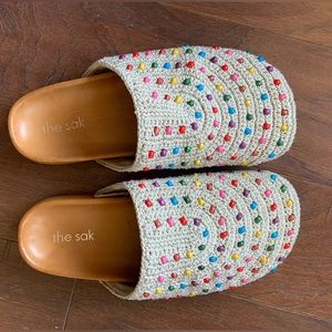 The sack classic knitted clogs in beige with multi colored beads